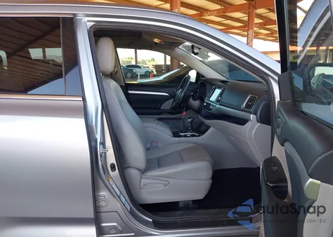 2015 Toyota Highlander Xle V6 z USA, uszkodzony, nr VIN 5TDJKRFH7FS096831